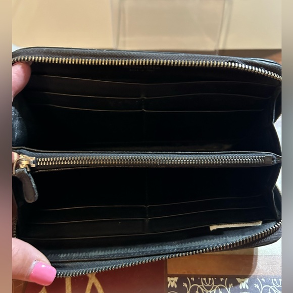 Bottega Veneta Intrecciato Nappa Leather Black Zip Wallet - Picture 12 of 13